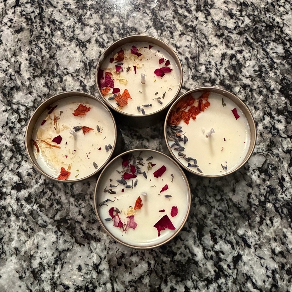 Lemongrass scented candles 4oz with dried flowers in rose gold tin